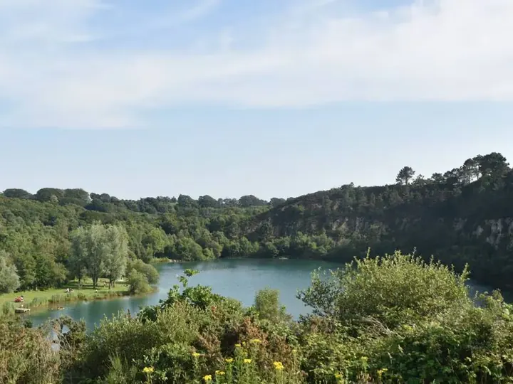 The Clairefontaine leisure area in Biville, its lake and trees