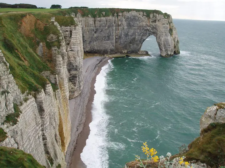 The Falaise d'Aval cliff and the Aiguille needle at Étretat