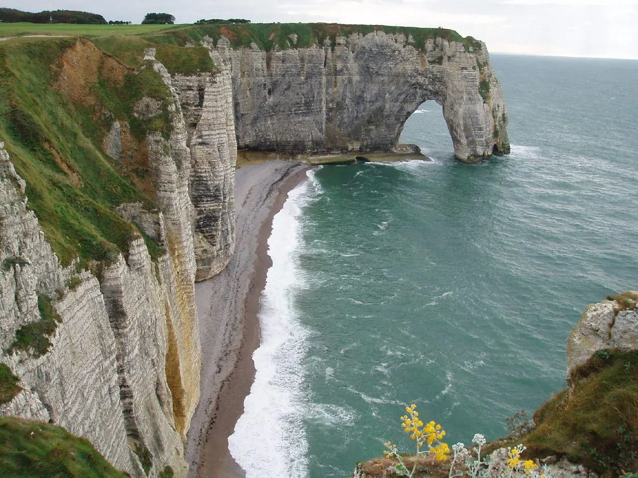 The Falaise d'Aval cliff and the Aiguille needle at Étretat
