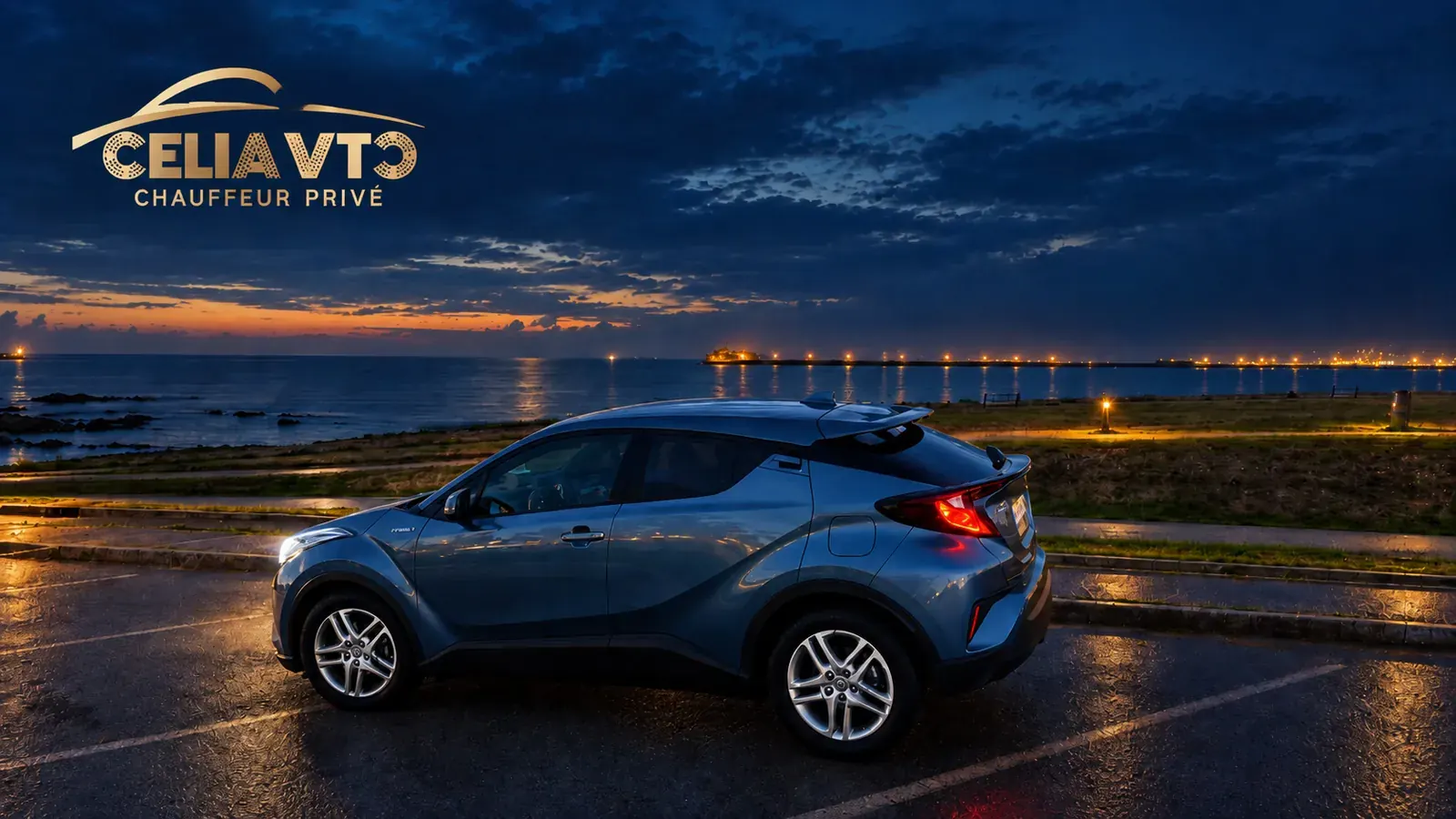 Toyota C-HR de Celia VTC au bord de mer à la tombée de la nuit